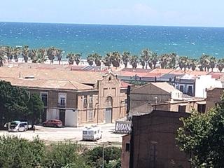 Piso  Reina. Vistas a la playa, puerto y arenas