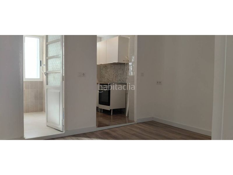Foto 1fa6cfe1-83cf-4d9c-8b80-f317644c6454. Piso en calle progreso 164 flat típico casas cabanyal en Valencia