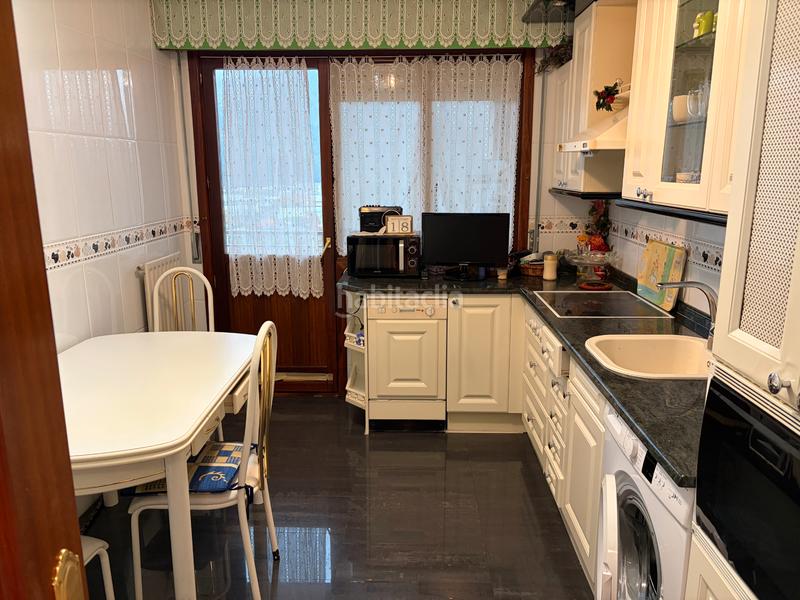 Foto 165a43c2-c43a-45b5-bd7d-40604898fde1. Flat with heating parking in Pozokoetxe Basauri