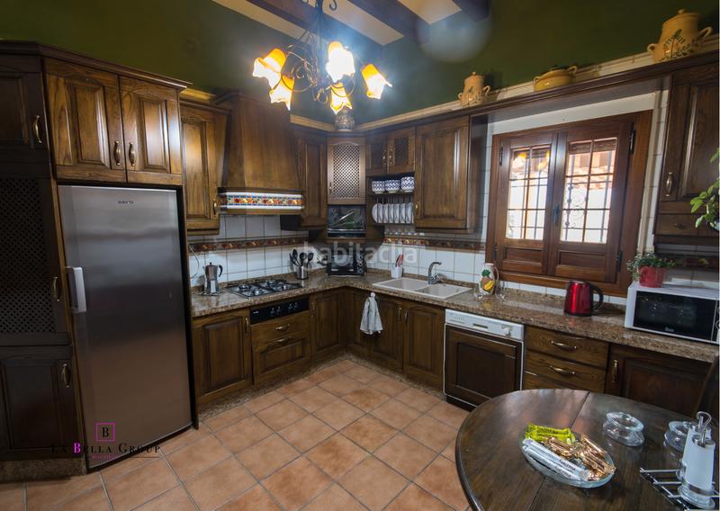 Foto f70c8b0a-8daa-4436-b2c1-c5ea91ac87f1. Casa con camino parcheggio piscina in Priego de Córdoba