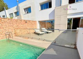 Casa adossada a Roca Llisa. Exclusiva casa adosada, elegante y con clase en ibiza