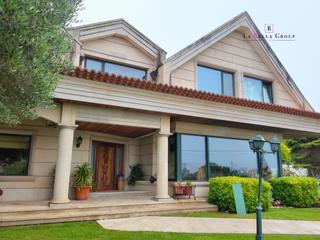 Chalet  Camiño do portiño. Chalet de lujo en saiáns con piscina y vistas frontales a las is