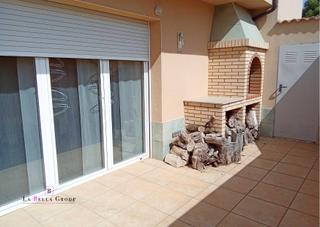 Maison jumelée  Carrer camí del riu. Magnífica casa familiar moderna en venda