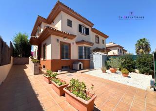 Maison  Calle eslovenia. Casa pareada con jardín en urb. royal golf – jerez de la fronter