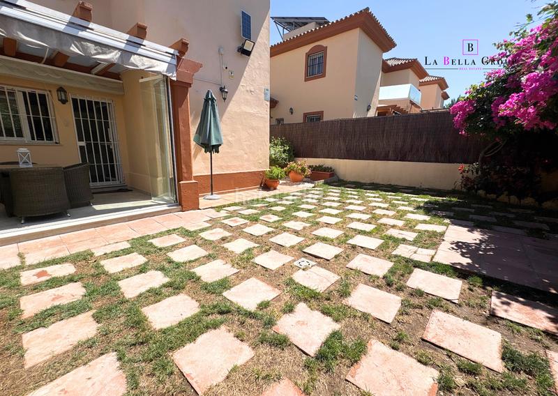 Foto 0b3f8bec-dfab-4002-8ecb-891ca3920127. Casa  pareada con jardín en urb. royal golf – en Jerez de la Frontera