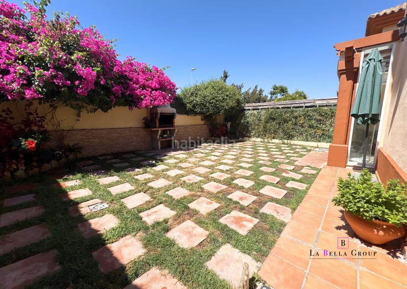 Foto 517c5fe0-5723-4f14-94d0-ed156d2083d5. Casa  pareada con jardín en urb. royal golf – en Jerez de la Frontera