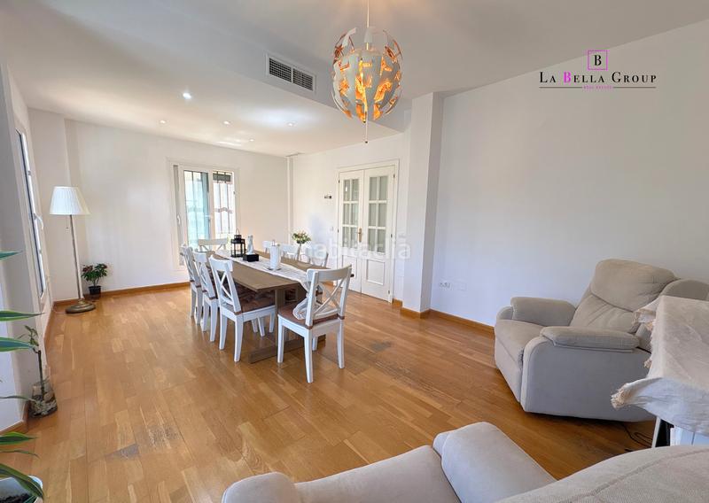 Foto 52d43789-51a7-4b28-a1cd-09dae410550f. Casa  pareada con jardín en urb. royal golf – en Jerez de la Frontera