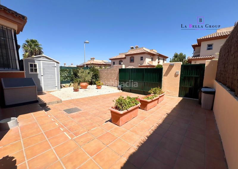 Foto 65d1f7bc-5edc-407b-a3ba-5f22ed8c2138. Casa  pareada con jardín en urb. royal golf – en Jerez de la Frontera