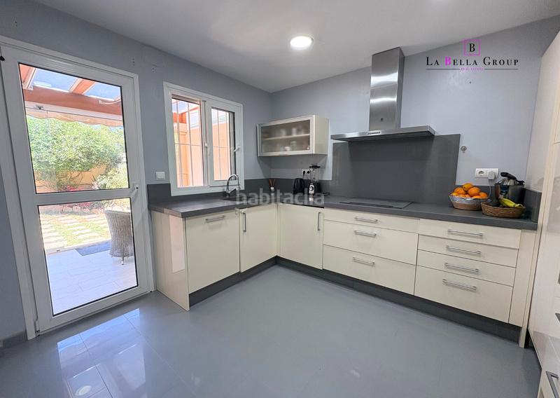 Foto ae50b561-d791-494a-822f-9c651e067b3d. Casa  pareada con jardín en urb. royal golf – en Jerez de la Frontera