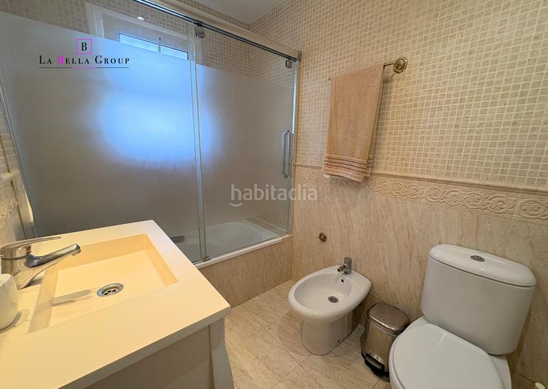Foto b0cedb4f-2e06-47b9-ae86-9190034e18fd. Casa  pareada con jardín en urb. royal golf – en Jerez de la Frontera