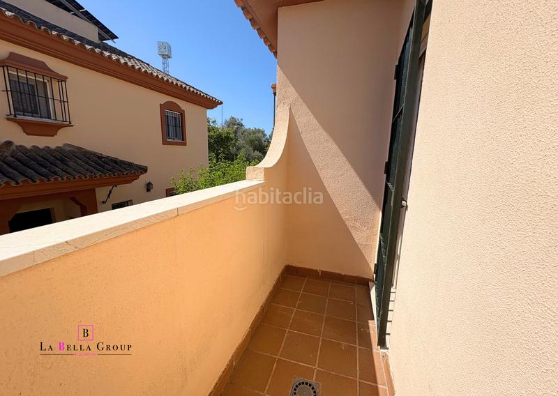 Foto b9076752-d2f1-495f-b989-dbf1ce709a62. Casa  pareada con jardín en urb. royal golf – en Jerez de la Frontera