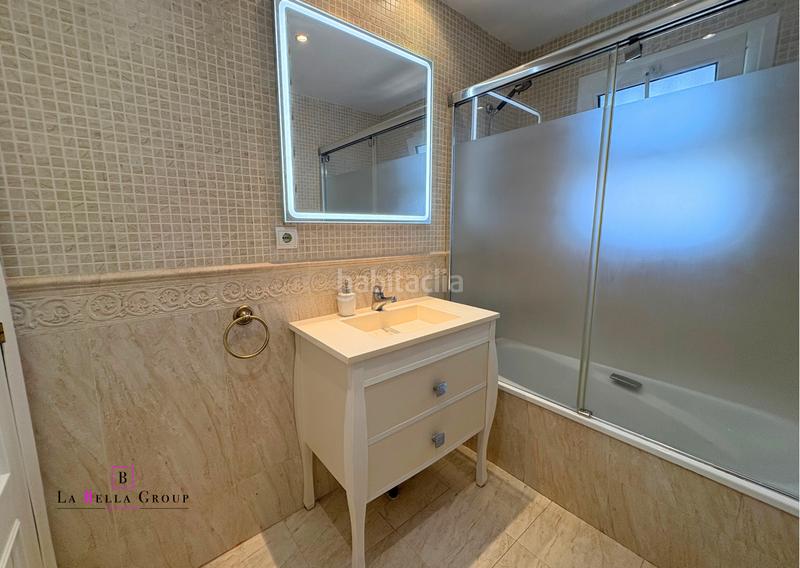 Foto d7c717d1-ff2b-4bb3-bf19-45fa8f3b7a68. Casa  pareada con jardín en urb. royal golf – en Jerez de la Frontera