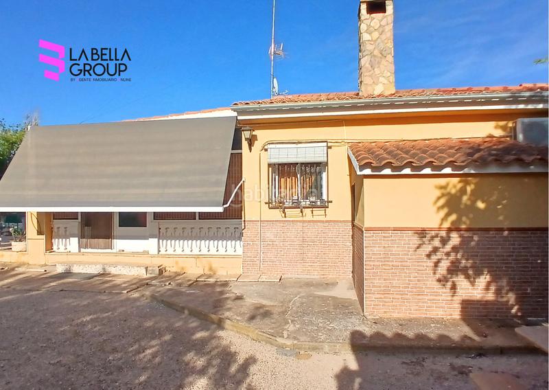 Foto 3042f530-4bcf-4c70-acc0-260a259a6e83. Casa amb xemeneia calefacció aparcament piscina a Albacete