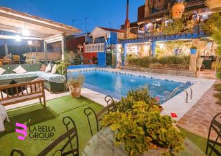 Casa  Calle iglesia. Casa de pueblo restaurada con piscina y vistas a la montaña – si