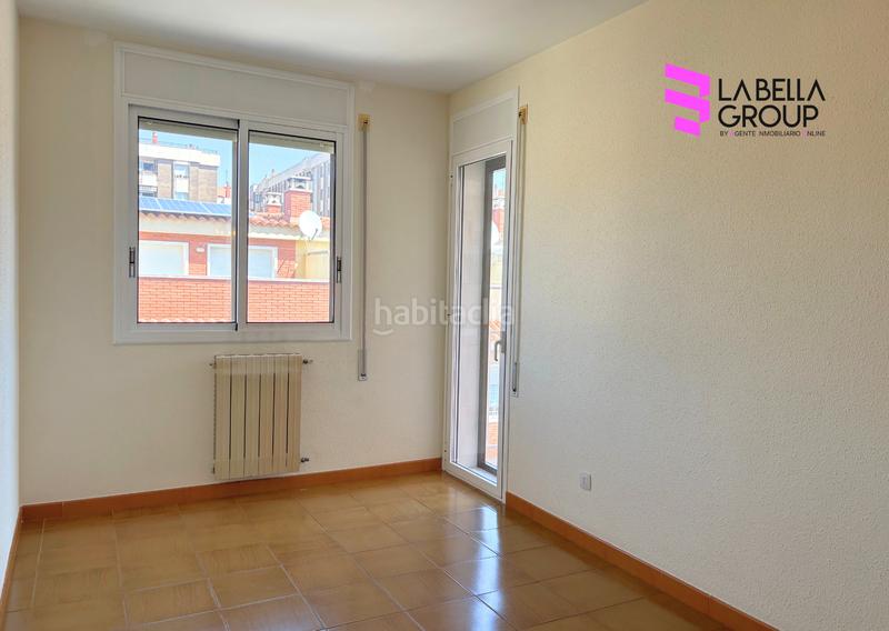 Foto 0a01079d-f7d7-493c-ad9d-2c589137a7fe. Piso amplio piso de 4 habitaciones en el barrio de los poetas, en Reus