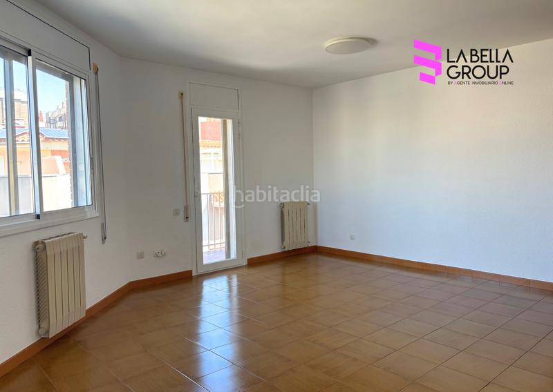 Foto 2cabbd0c-f89a-4823-94b5-7a9dfc1127b1. Piso amplio piso de 4 habitaciones en el barrio de los poetas, en Reus
