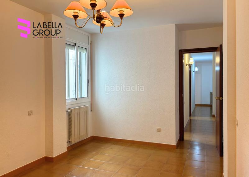 Foto 4587585e-0cf6-4b91-9a78-315e4a59f807. Piso amplio piso de 4 habitaciones en el barrio de los poetas, en Reus
