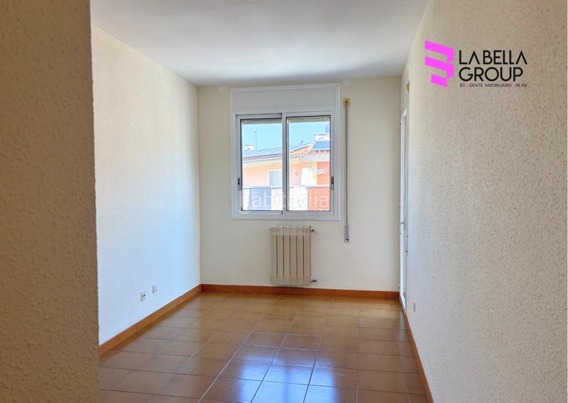 Foto ba666cf2-b745-4151-a2b0-70916b1b4144. Piso amplio piso de 4 habitaciones en el barrio de los poetas, en Reus