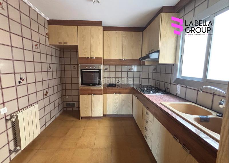 Foto e2bef6bd-c8c7-4421-b33b-267989d9ff32. Piso amplio piso de 4 habitaciones en el barrio de los poetas, en Reus