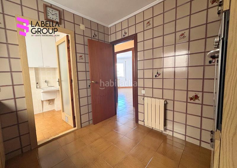 Foto efbcdcba-4729-42ca-a3fc-cdc9122d4cf4. Piso amplio piso de 4 habitaciones en el barrio de los poetas, en Reus