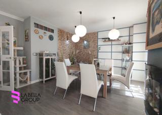 Piso en Calle veintiocho de febrero 3. Exclusiva vivienda de 145 m² con garaje en torredelcampo (jaén)