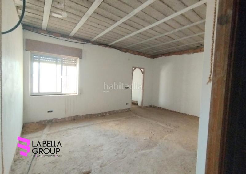 Foto a5e76ab4-438e-4035-bc05-1eb3039d4edf. Casa amb xemeneia aparcament a Castellar