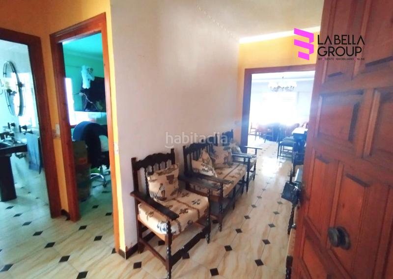 Foto a621bfde-85d1-46f3-b39b-7274dc4b6995. Casa amb xemeneia aparcament a Castellar