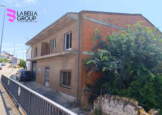 Maison  Calle carretera. Casa con gran potencial en cerezo (cáceres)
