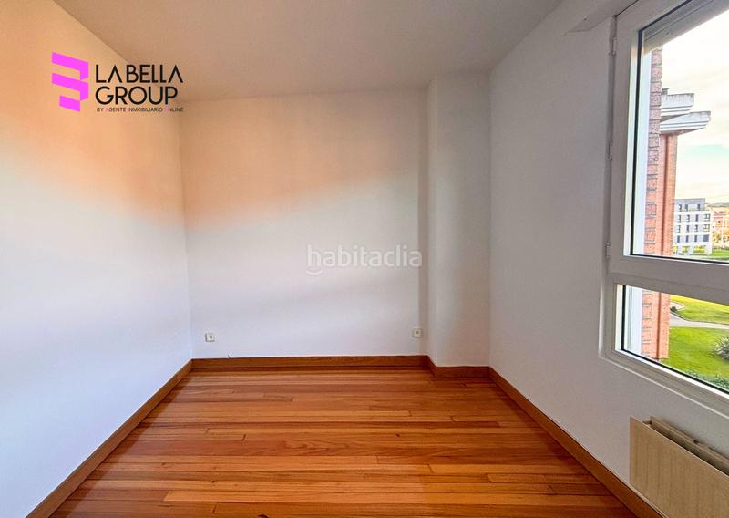 Foto daccbd2c-4271-4a1a-b94c-5b9fc2b0e0e4. Flat with heating parking in Peñacastillo - Nueva Montaña Santander