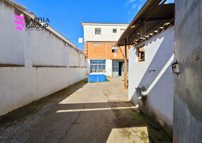 Foto 6a68b3a7-8794-488d-a997-285111cf24e7. Local comercial local + semisótano de 440 m² aprox. en zona de paso en el viso, ideal negocio en Viso (El)