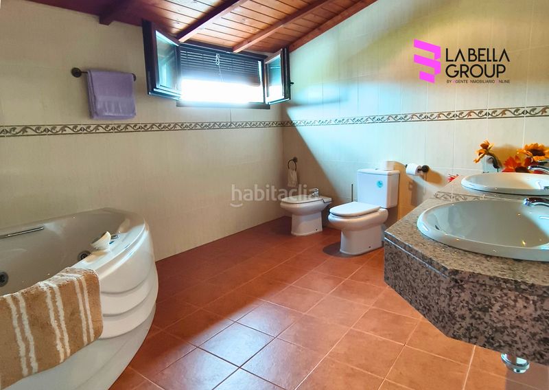 Foto ca37bce7-a5ed-4af0-beec-4e1b8e5dd3d2. Edificio in Vega de Espinareda
