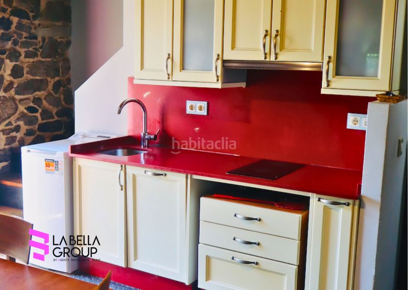 Foto 8be31cdc-9f07-4838-80f5-d4c920639c6e. Edifici a Friol