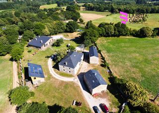 Edifici  Lugar a regoela. Complejo rural compuesto por hotel, restaurante y dos viviendas