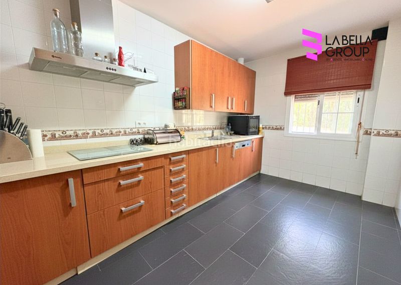 Foto a6683cfc-7049-415c-89ab-023ba918e32a. Dúplex amb xemeneia calefacció aparcament a Bosque (El)