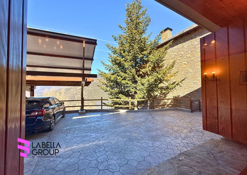 Foto a43d1a6c-a182-4be8-8769-1b21c33588b7. Casa amb xemeneia calefacció aparcament a Rialp