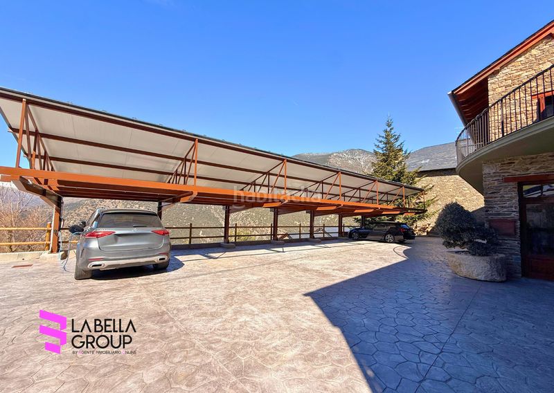 Foto f7973860-d443-46f4-897e-f5a5bede9878. Casa amb xemeneia calefacció aparcament a Rialp