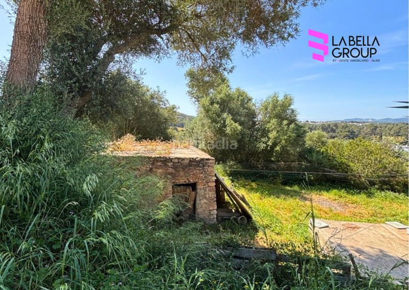 Foto 7fa05d0f-7a3d-4950-8803-47f8d3146b12. Masia amb xemeneia aparcament a Santa Gertrudis Santa Eulària