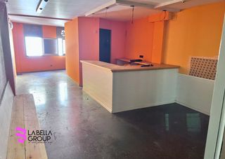 Locale commerciale  Carrer macià bonaplata. Local comercial en venta — ripoll, catalunya
