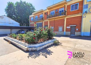 Industrial building  Cm-332. Complejo industrial con vivienda a 3 kms de albacete: espacio, l
