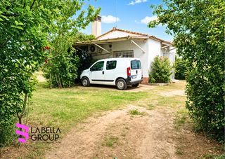 Xalet  Vial camino. Xalet  independent  amb terreny  adjacent.