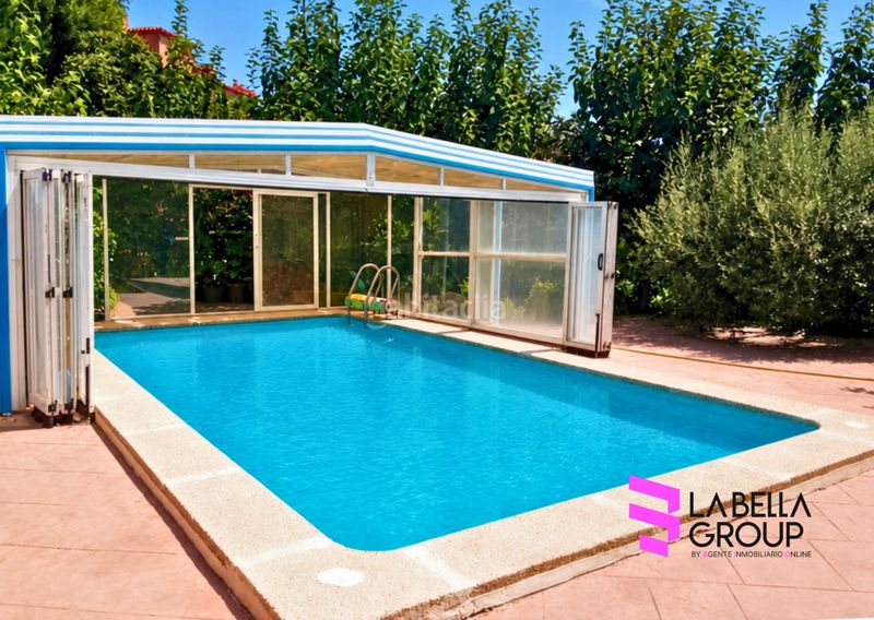 Foto 3d4cb991-1736-44b4-bd9e-203df5d03218. Chalet with fireplace heating parking pool in Castellvell del Camp