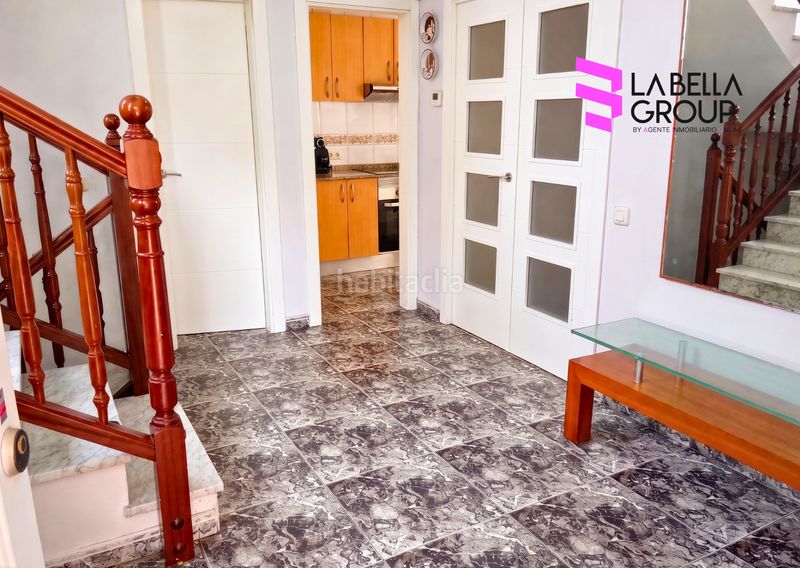 Foto 4c042eb0-4d08-422b-b51b-5097f8d57f68. Chalet with fireplace heating parking pool in Castellvell del Camp