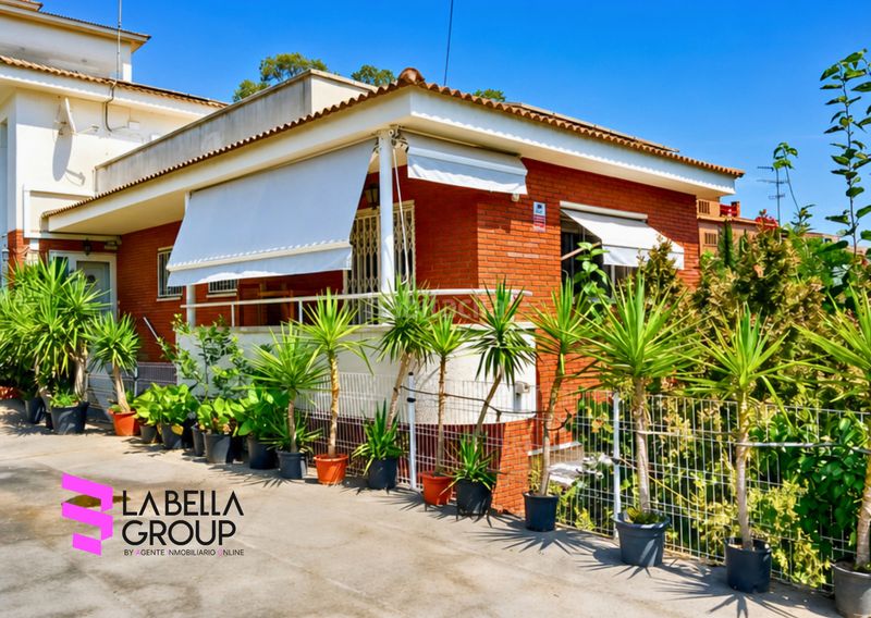 Foto 8242ba99-1010-4252-8bce-8fdfce595c84. Chalet with fireplace heating parking pool in Castellvell del Camp