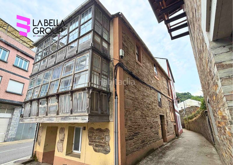 Foto 2a1353a0-b4b1-4543-bd80-10b9d2b6234a. Edificio in Samos