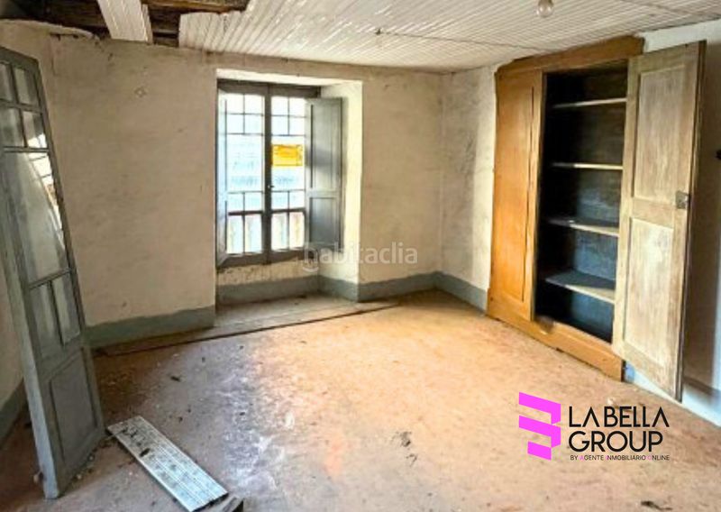 Foto 7ab7a816-e09a-47b0-ac39-a780f3f653e9. Edificio in Samos