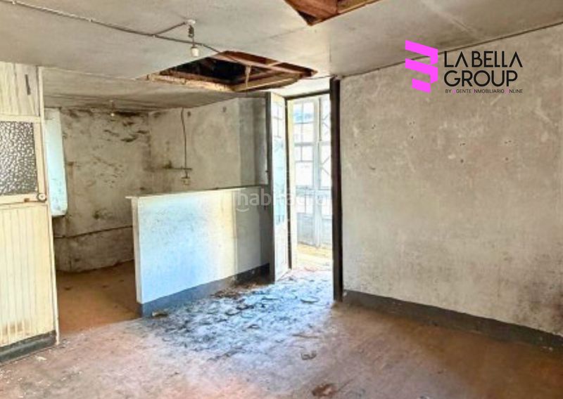 Foto 7f0ed328-2d5a-420c-8481-8ed015b29983. Edificio in Samos