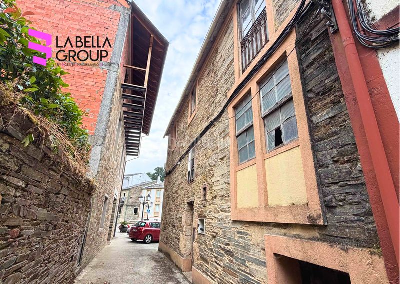 Foto c2be05c5-e56d-458d-a9a8-614da3b1afc4. Edificio in Samos