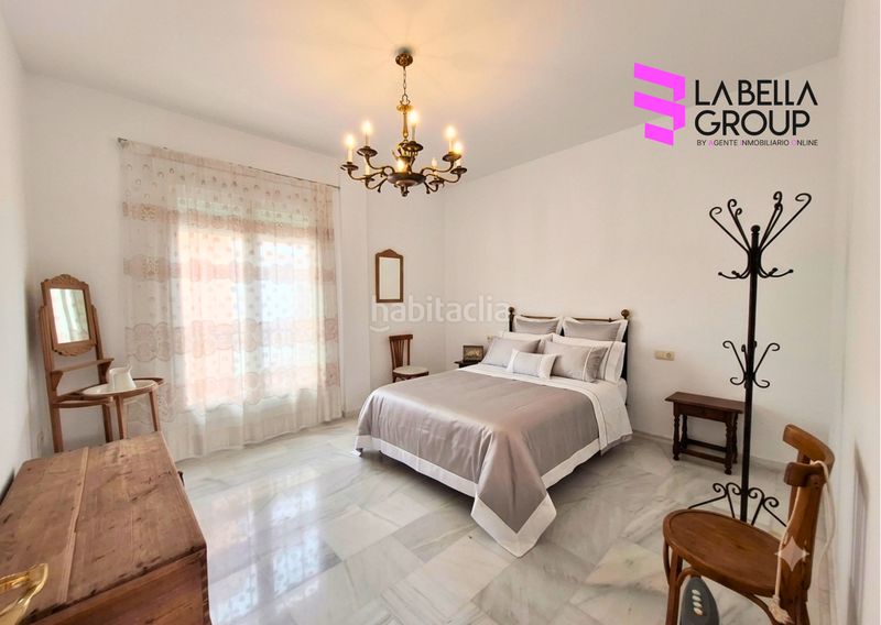 Foto 51097f0f-ddd0-450f-b049-acafc0f3f171. Casa aparellada amb xemeneia calefacció aparcament a Jódar