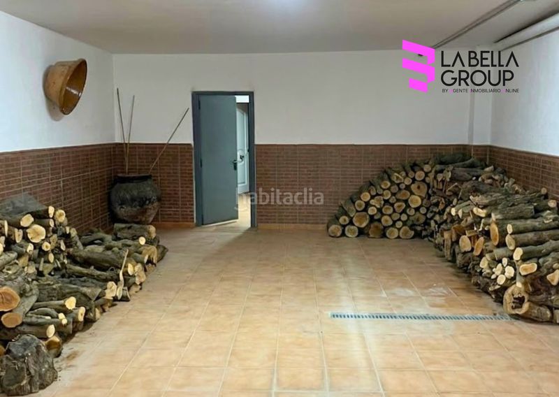 Foto 83590f18-e00f-4620-8611-56c052169fbd. Casa aparellada amb xemeneia calefacció aparcament a Jódar