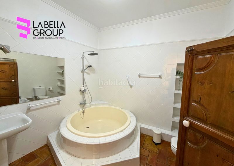 Foto 739d1e41-c69a-4aae-92dc-fb73b4b87f8a. Casa aparellada amb xemeneia aparcament piscina a Xàtiva